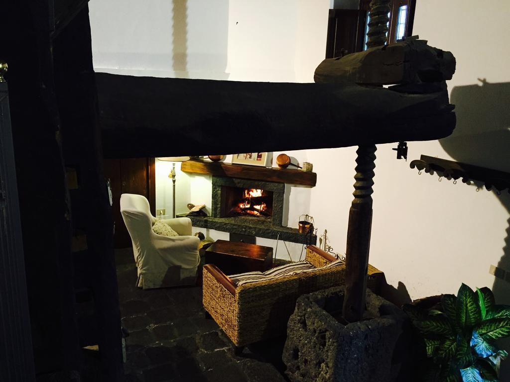 B&B Etna 1703 Belpasso Exterior photo